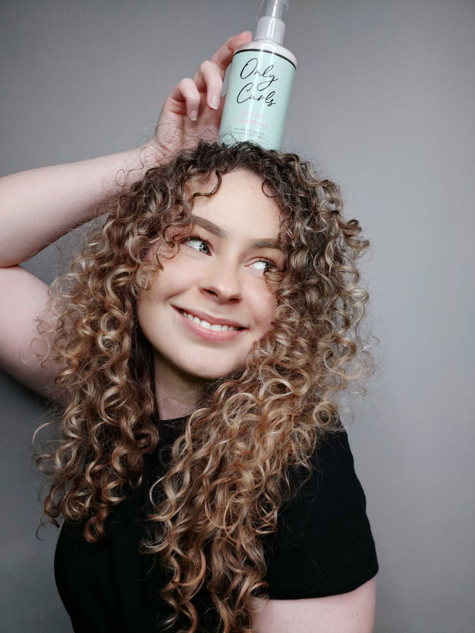 Curly Hair Hacks: Amazing Application Techniques for Curls and Waves